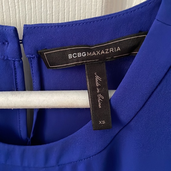 Pure silk BCBG Max Azaria sleeveless statement blouse with draped hem - Picture 2 of 3